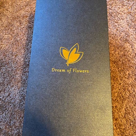 NEW in box. Dream of flowers Rose 🌹 - Picture 3 of 5